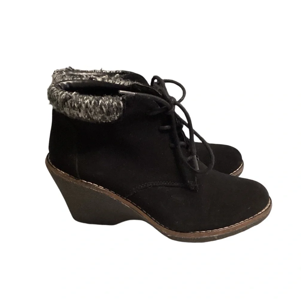 White Mountain Lilac size 7  Black Lace Up Wedge Sweater Cuff Ankle‎ Boots